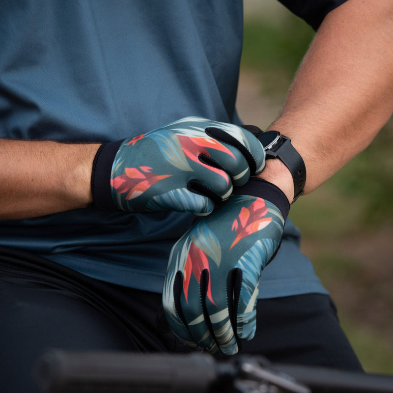 Solo Explore Long Finger Gloves